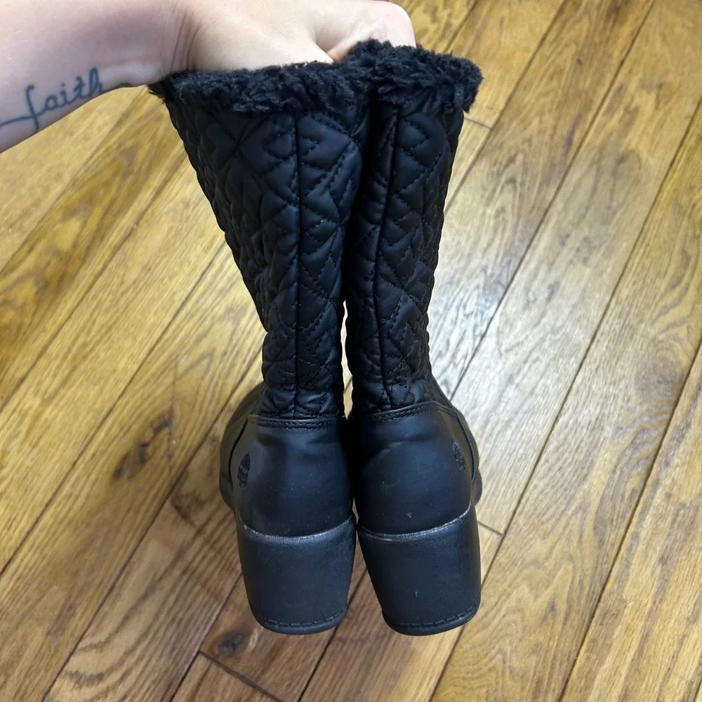 Totes Jonie Black Quilted Faux Fur Trim Wedge Winter Boots Womens 7M